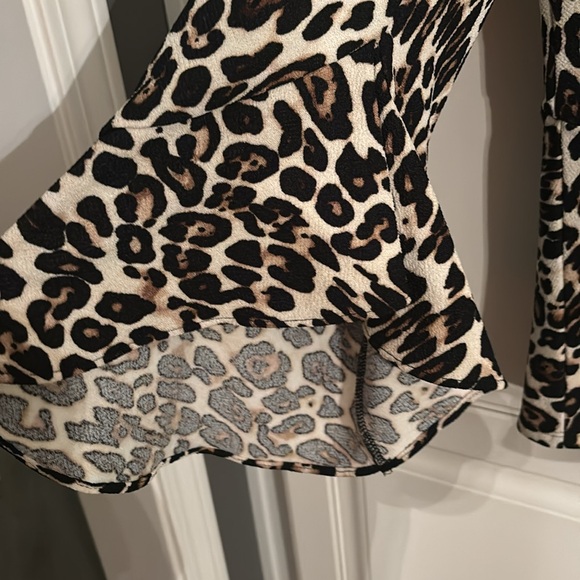 CHICO’S Animal print knit top. excellent condition. Size 0, XS peplum - Picture 4 of 9